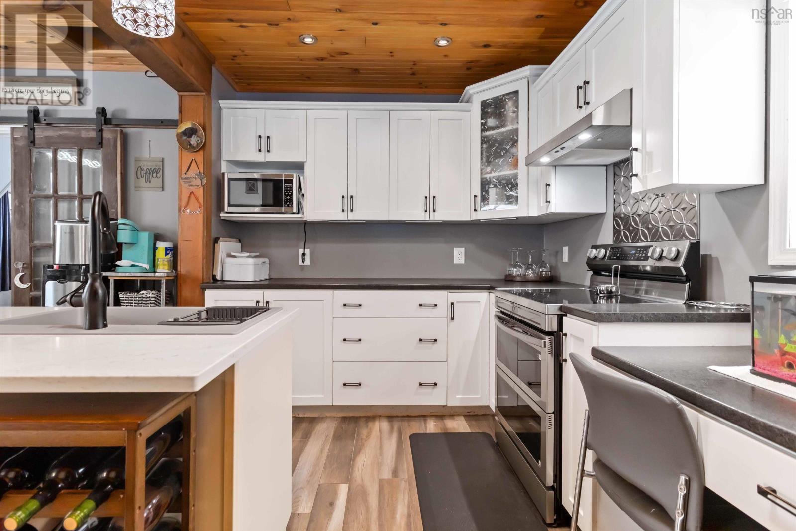 Property 12 of 29 of 13862 Highway 3