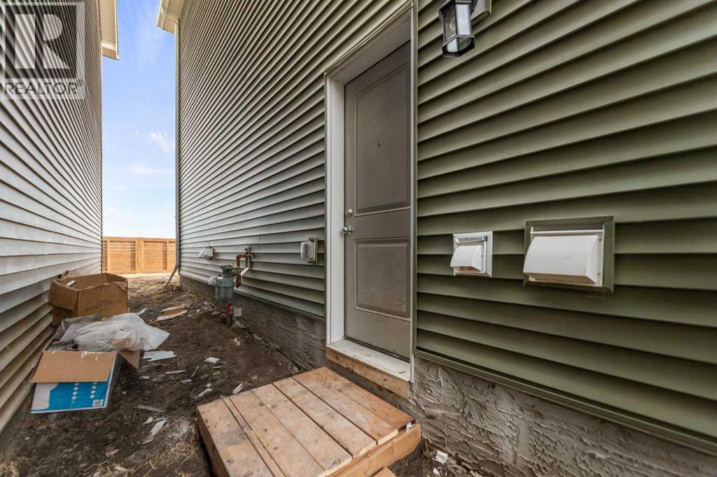 Single Family House for Sale in  Finch Gardens SE Rangeview Calgary 