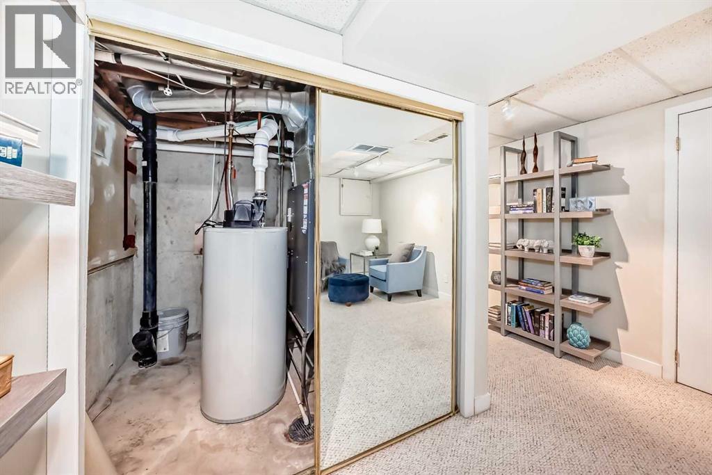 Single Family House 4 Level for Sale in  Point Mckay Gardens NW Point McKay Calgary 