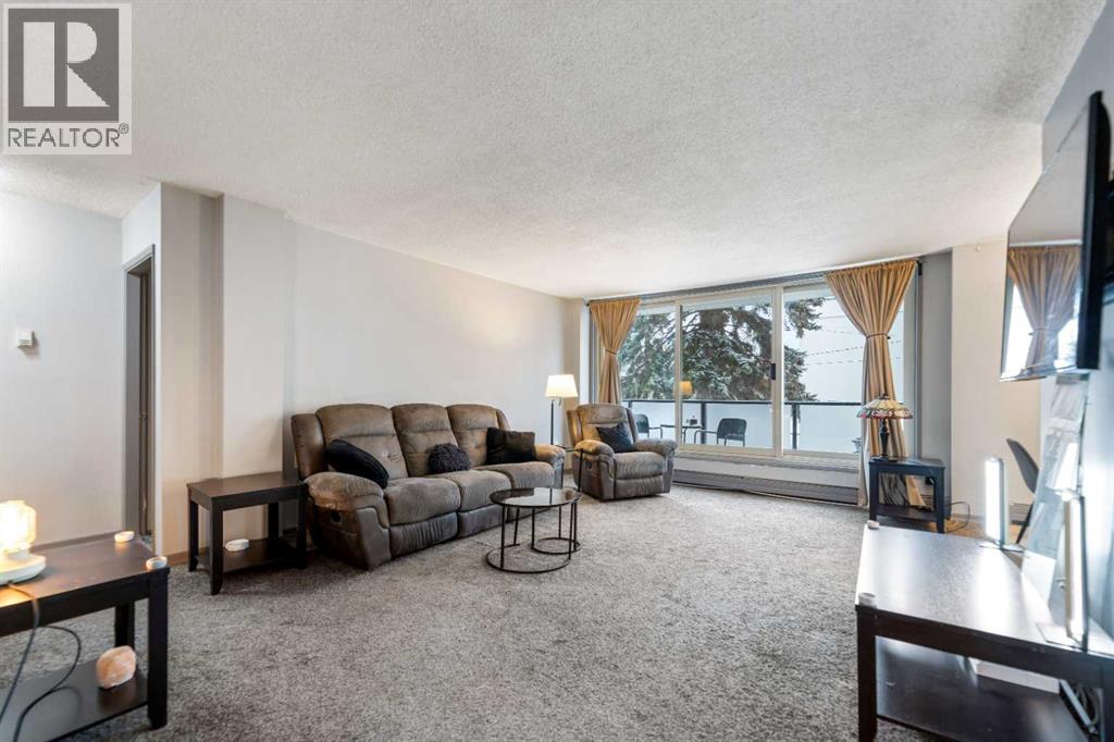 Single Family House for Sale in    Avenue NW Hillhurst Calgary 