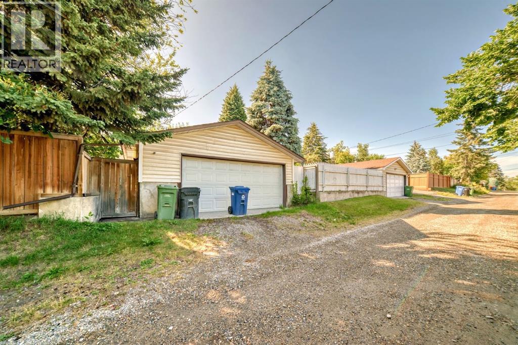 Single Family House 3 Level for Sale in  Glenpatrick Drive SW Glenbrook Calgary 