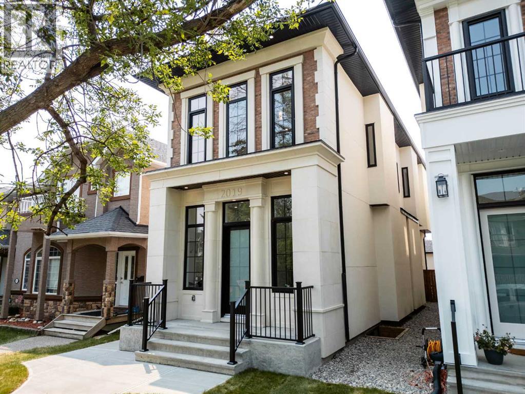 Single Family House for Sale in   Avenue NW West Hillhurst Calgary 