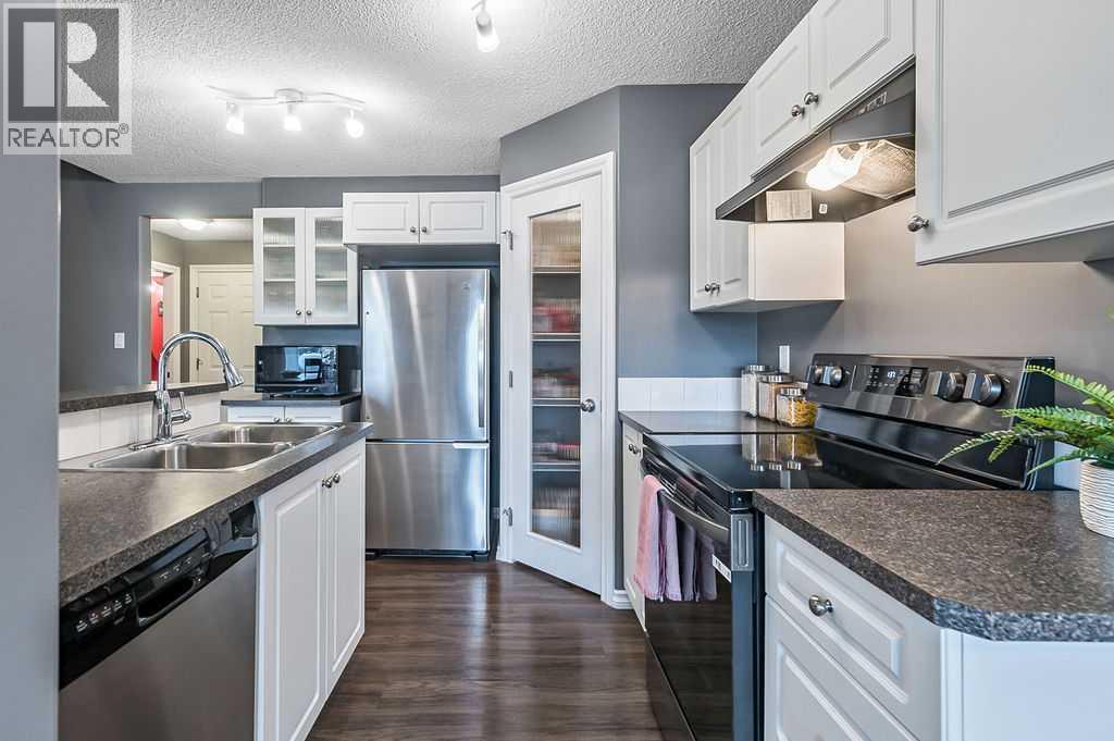Single Family House for Sale in  Royal Birch Mount NW Royal Oak Calgary 