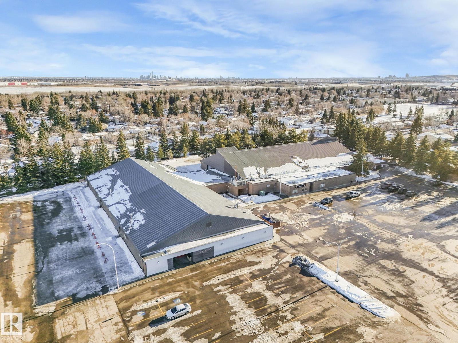 12 AKINSDALE, St. Albert