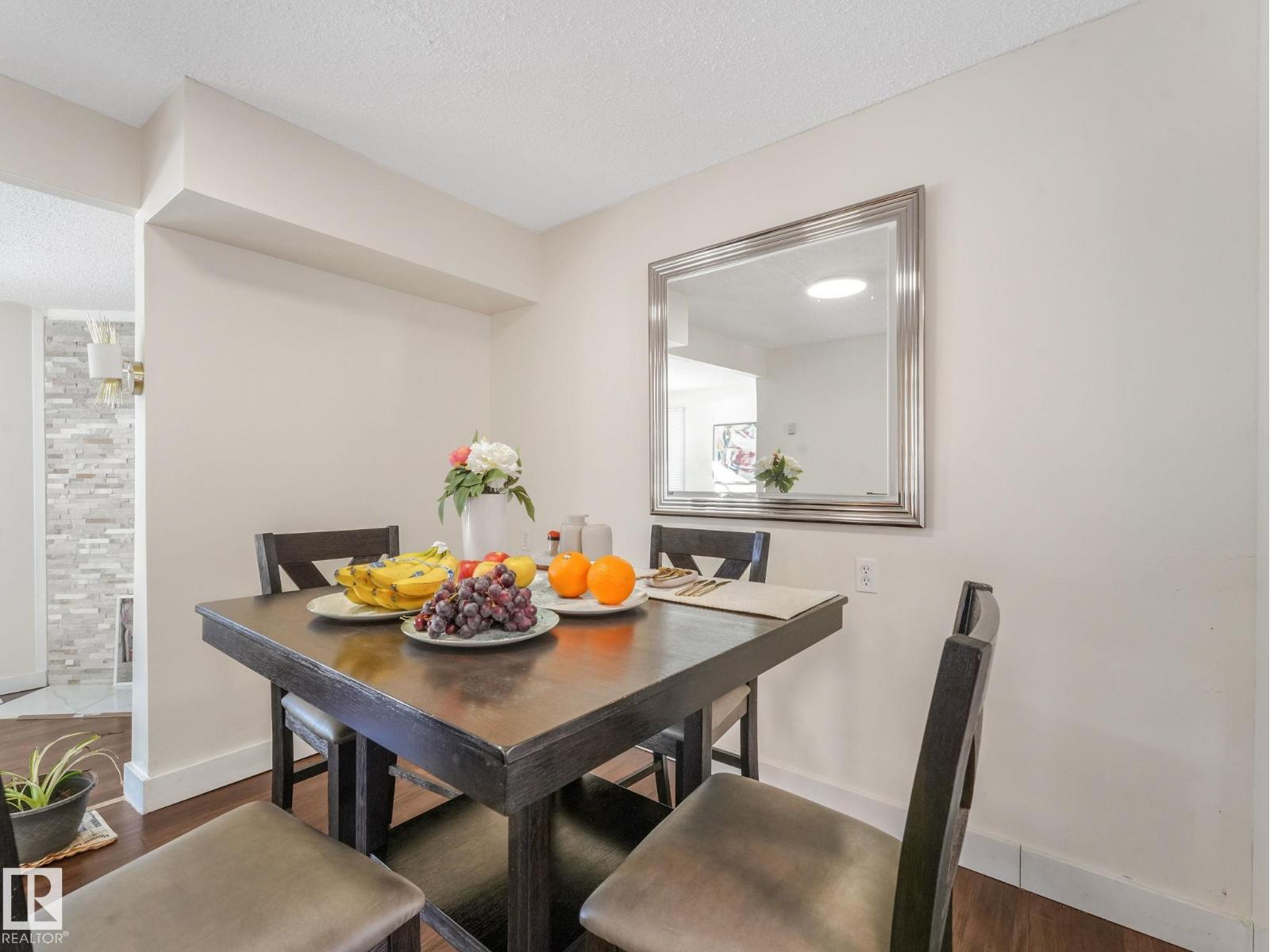 12 AKINSDALE, St. Albert