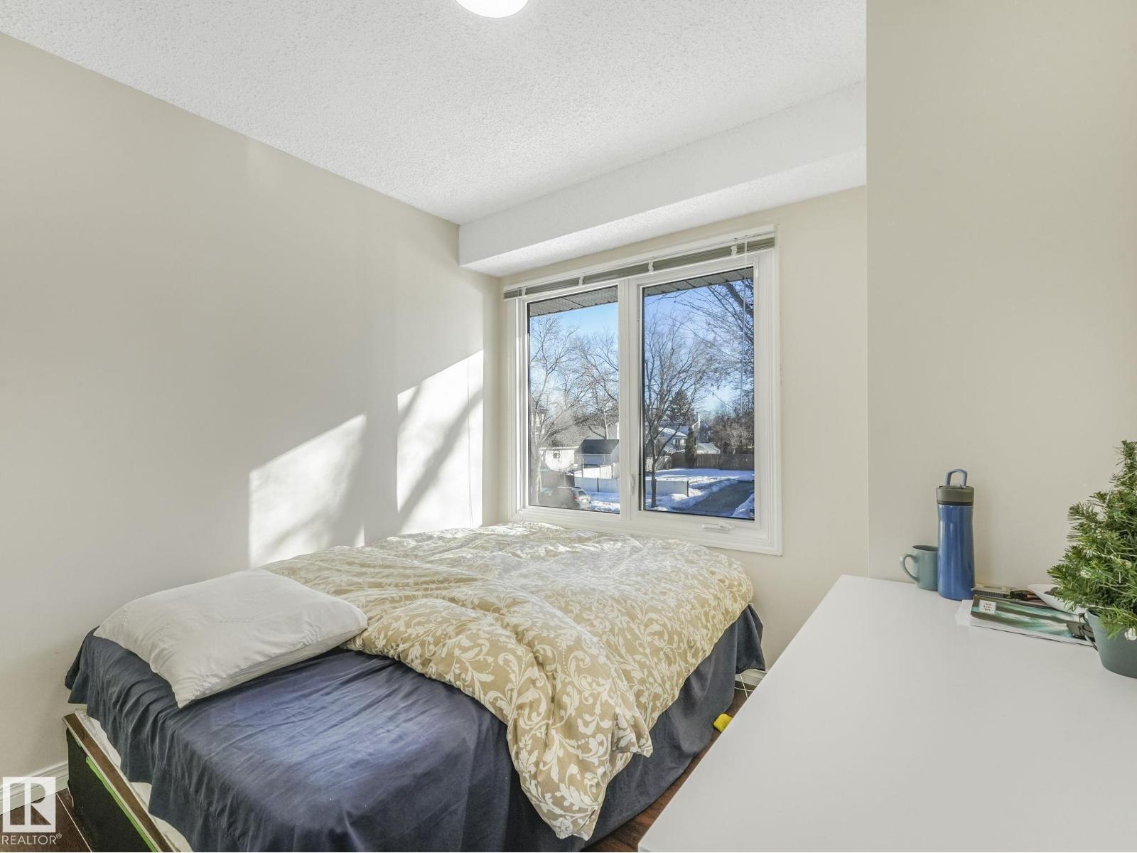 12 AKINSDALE, St. Albert