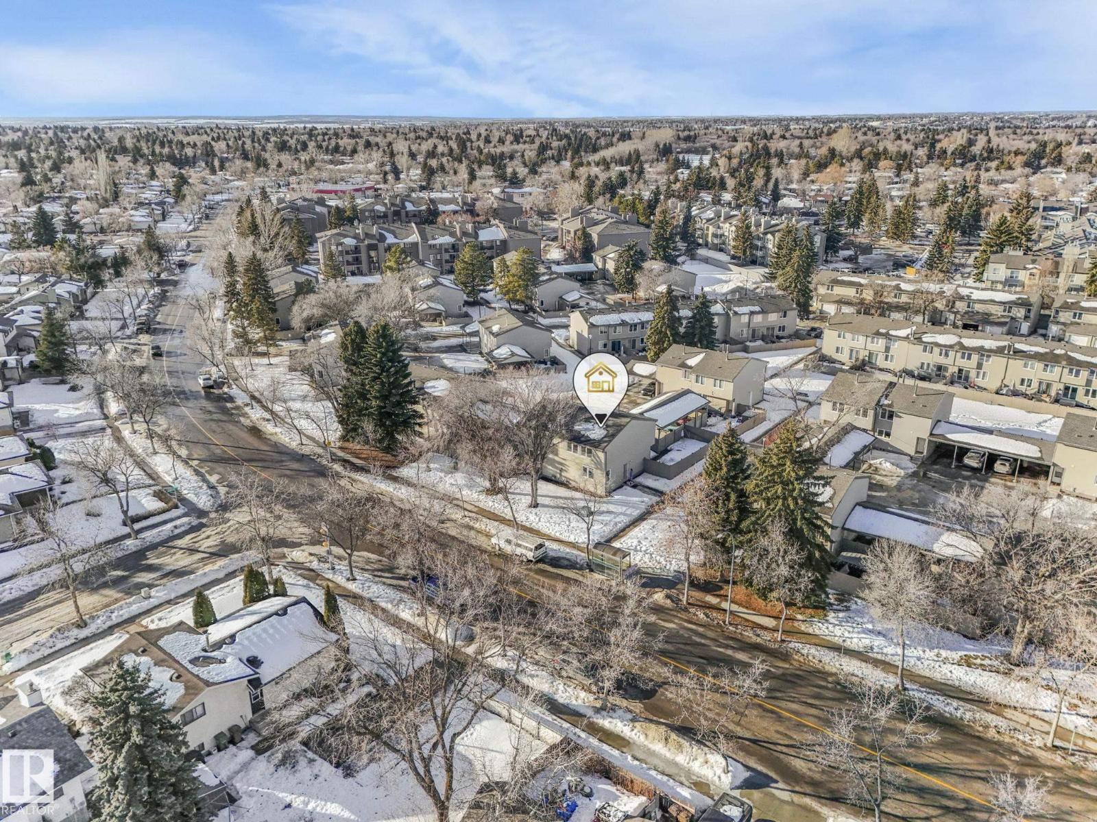 12 AKINSDALE, St. Albert