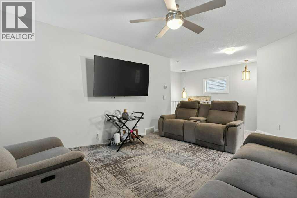 Single Family House for Sale in  Evansglen Circle NW Evanston Calgary 