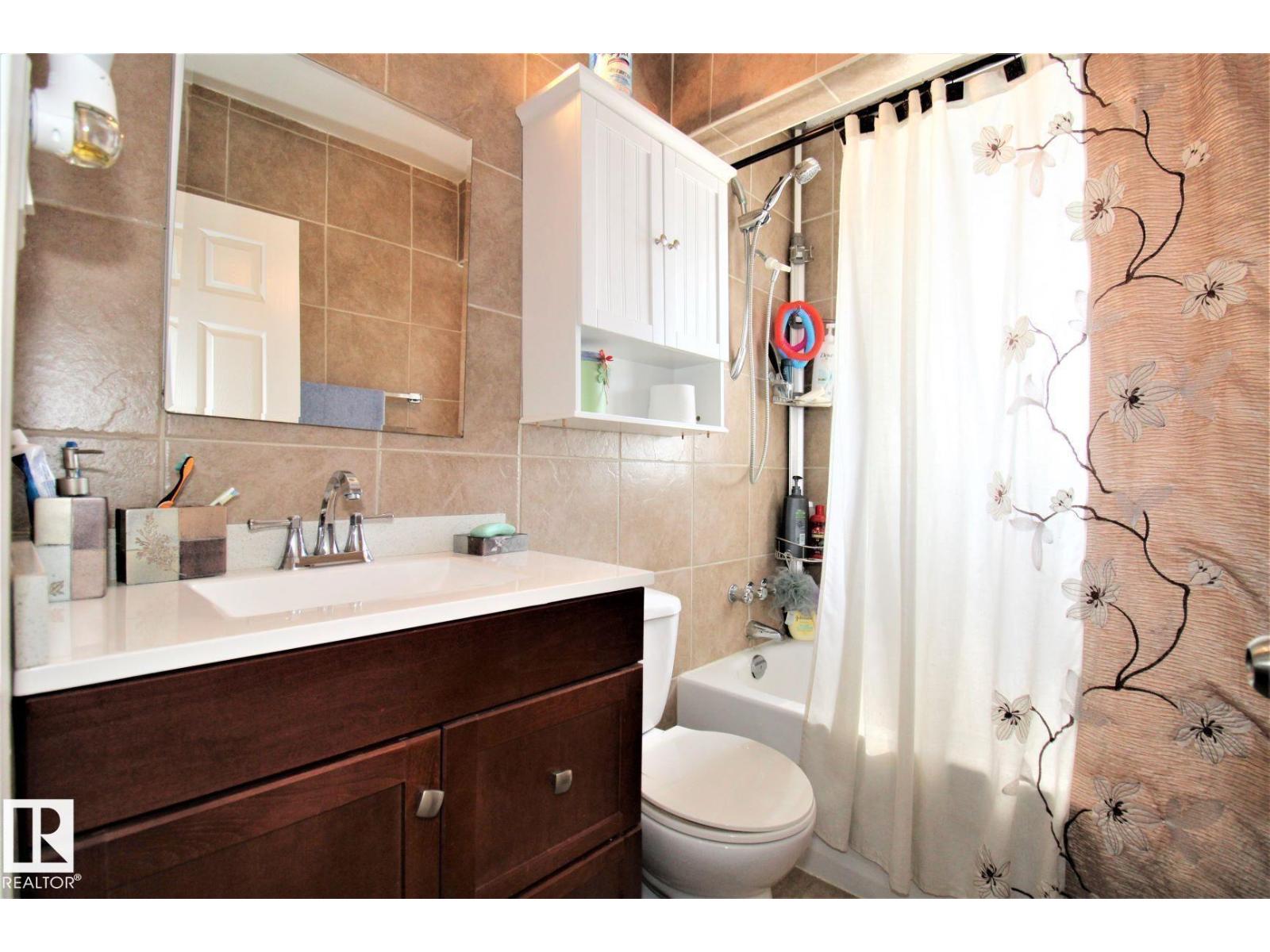 12111 137 AV NW, Edmonton