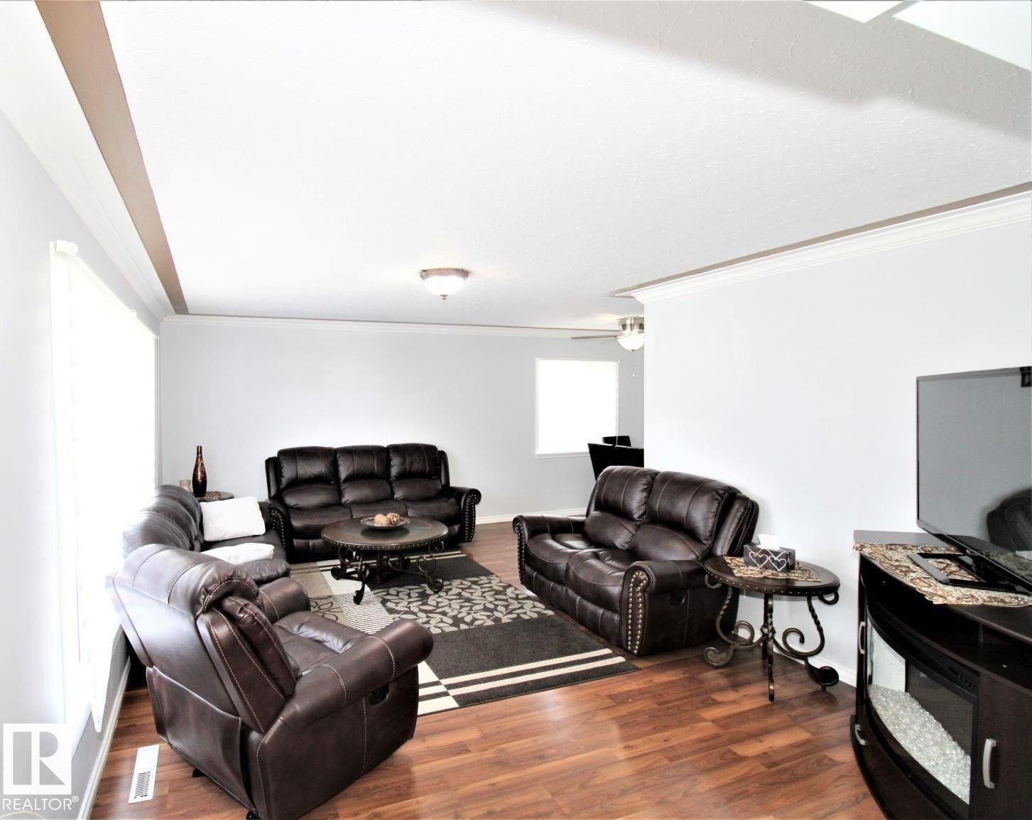 12111 137 AV NW, Edmonton