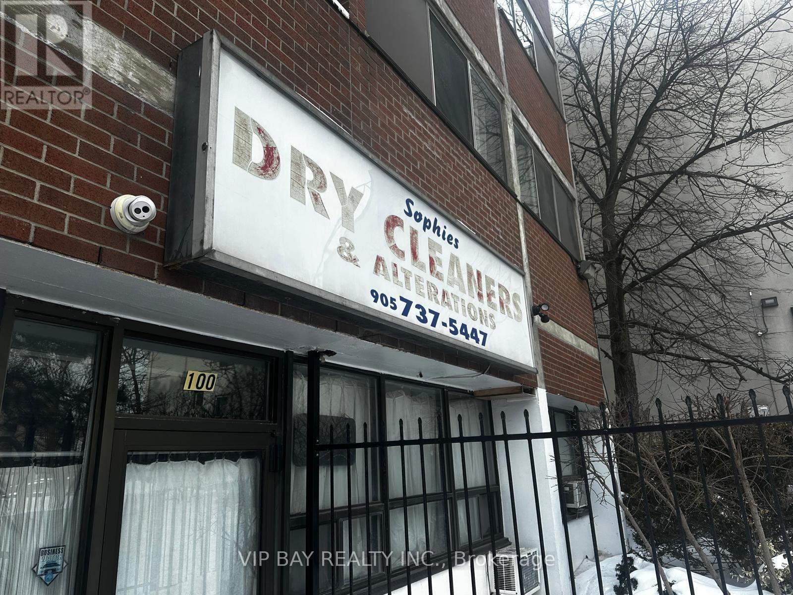 10330 Yonge Unit 100 photo 2