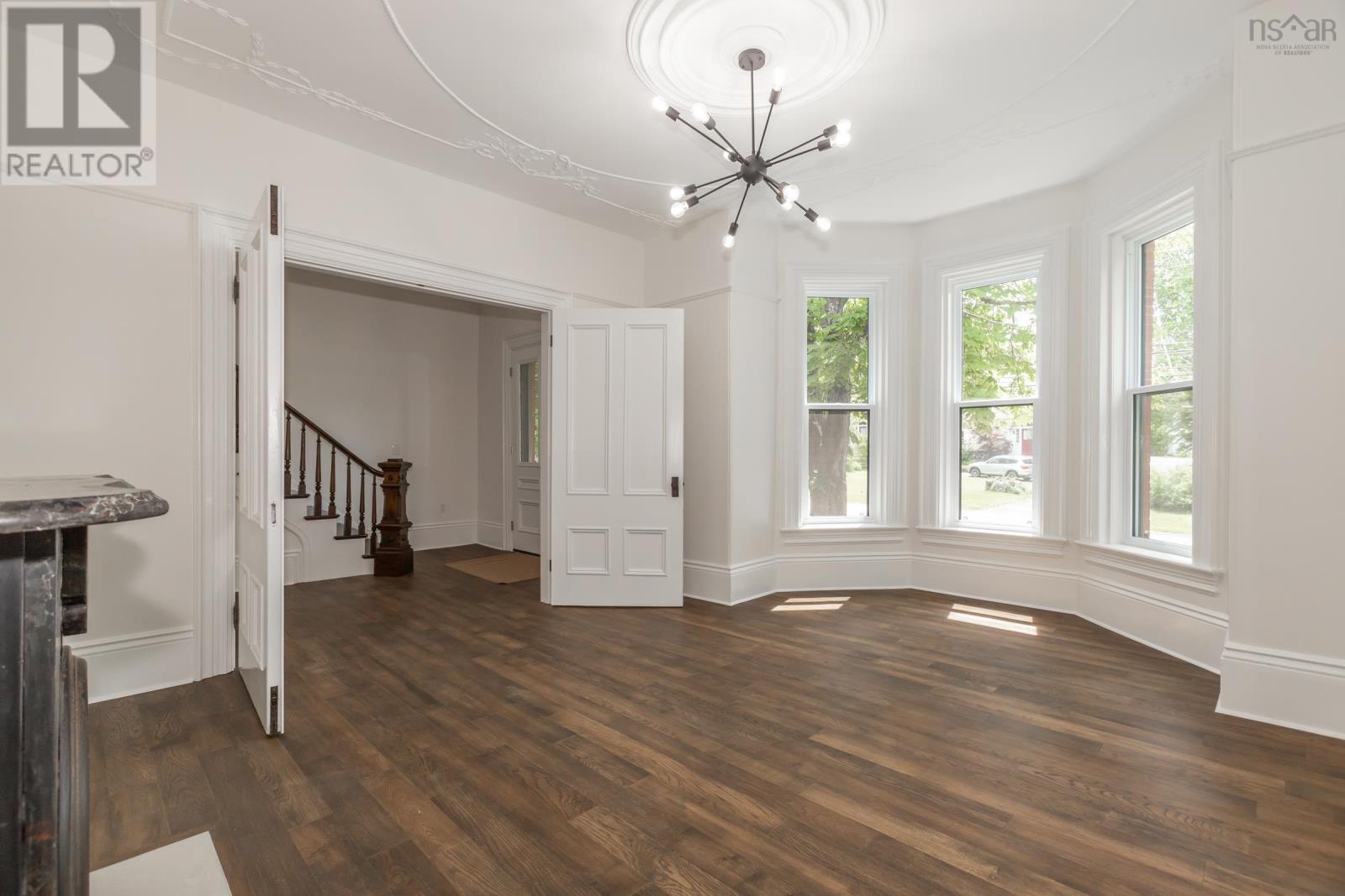 Property 10 of 29 of 780 St. George Street