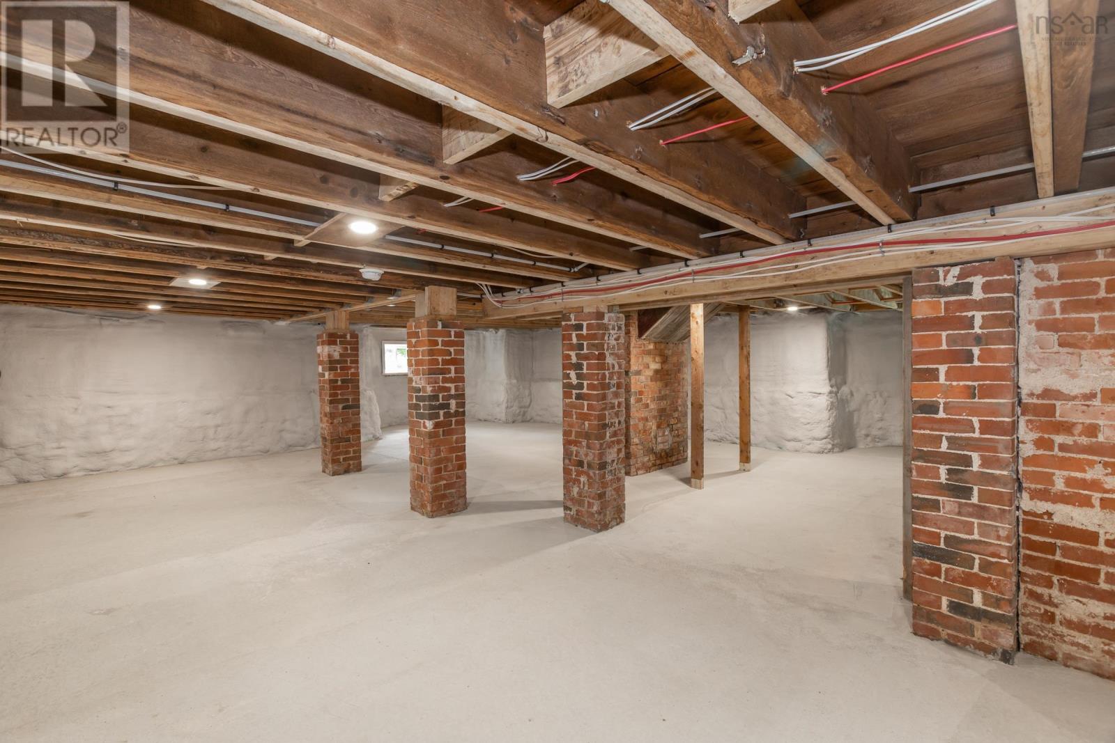 Property 28 of 29 of 780 St. George Street