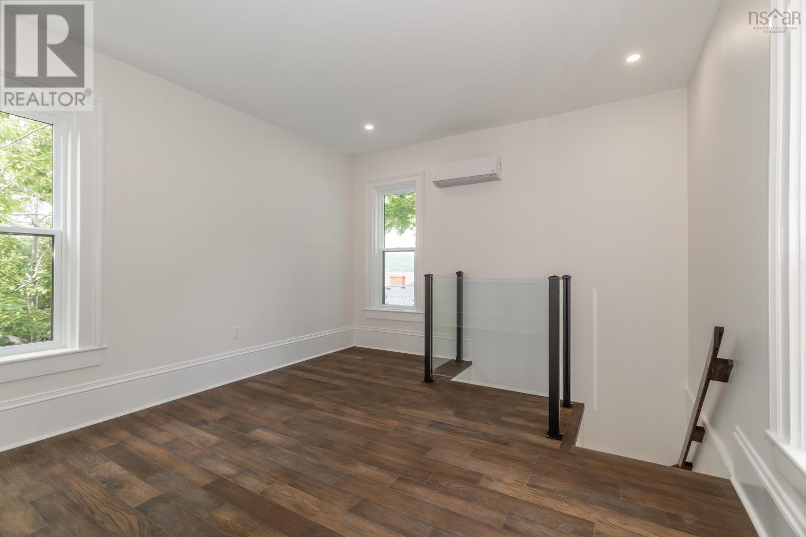 Property 26 of 29 of 780 St. George Street