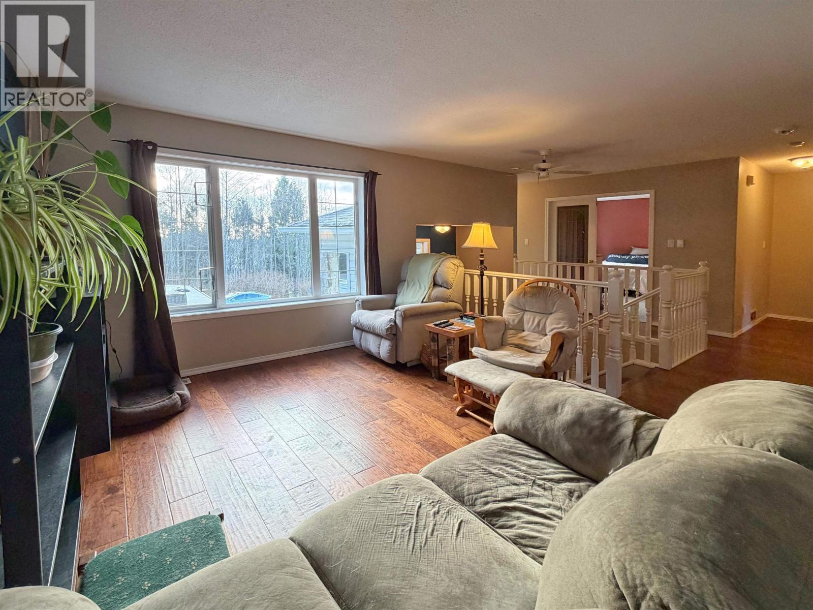 915 JUBILEE DRIVE - 10