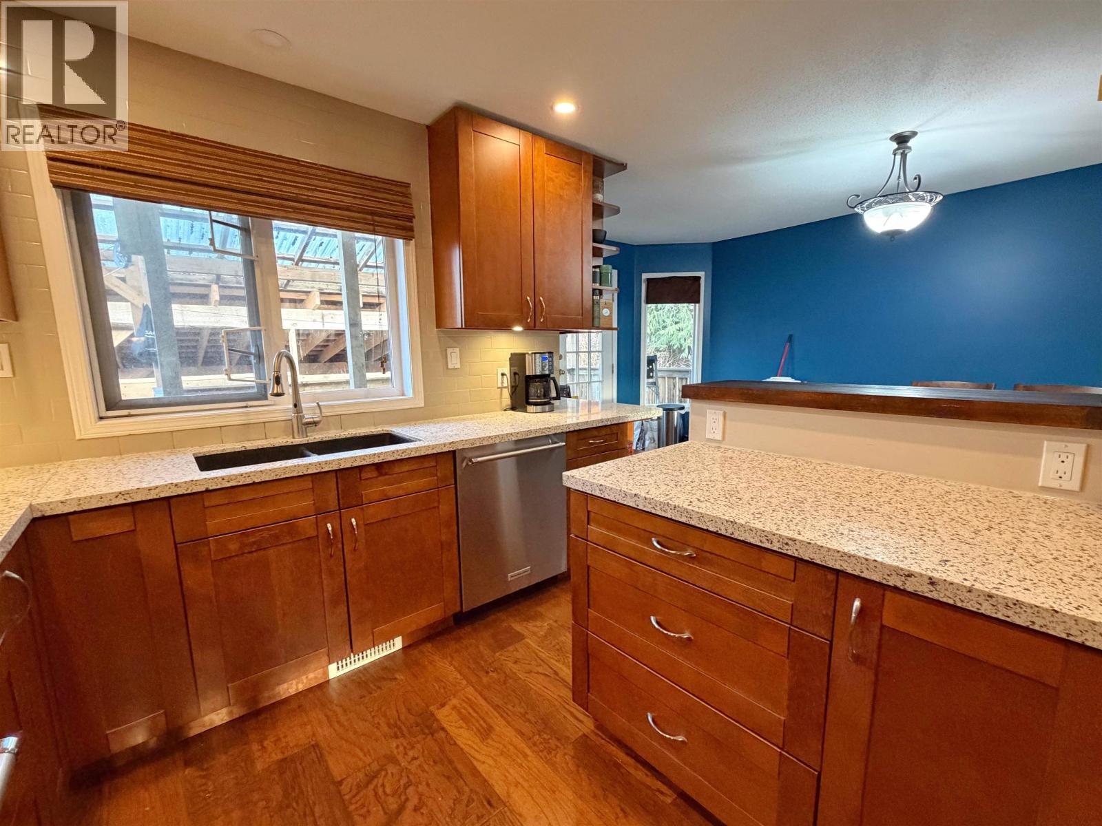 915 JUBILEE DRIVE - 6