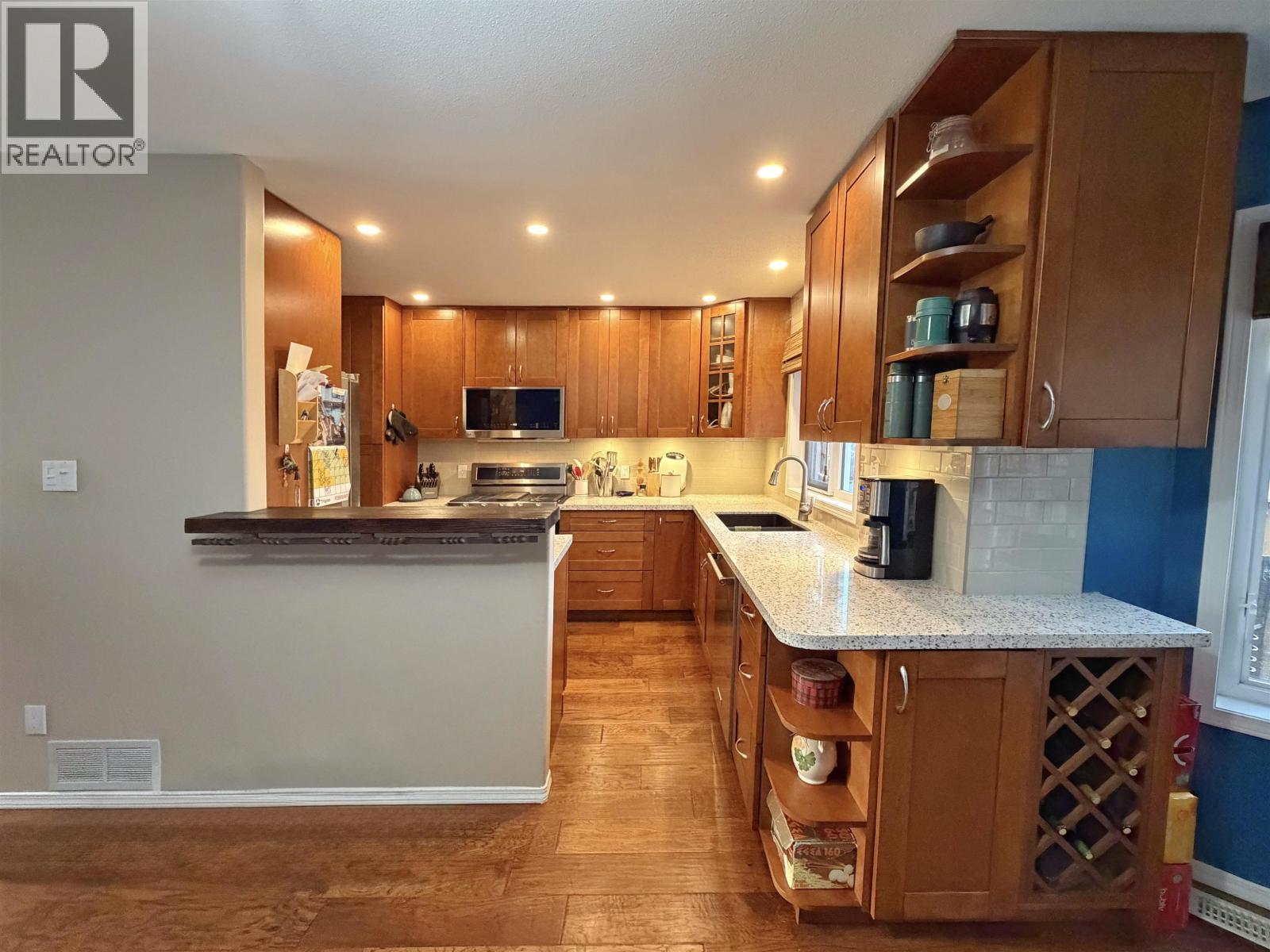 915 JUBILEE DRIVE - 7