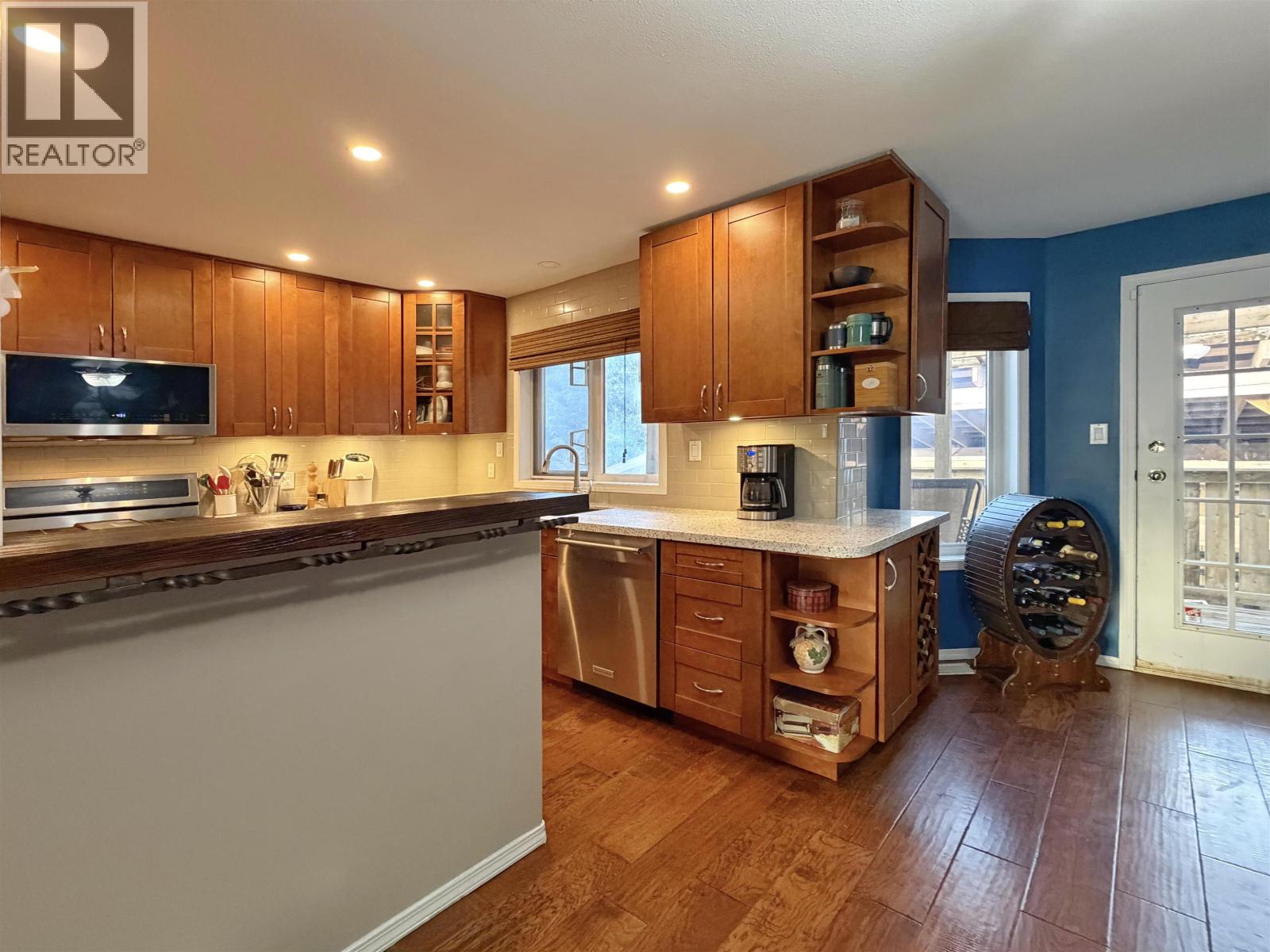 915 JUBILEE DRIVE - 8