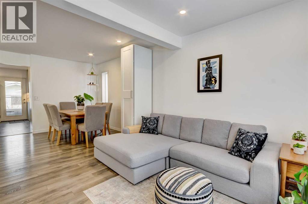 Single Family House for Sale in  Rivercrest Circle SE Riverbend Calgary 