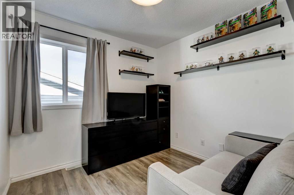 Single Family House for Sale in  Rivercrest Circle SE Riverbend Calgary 