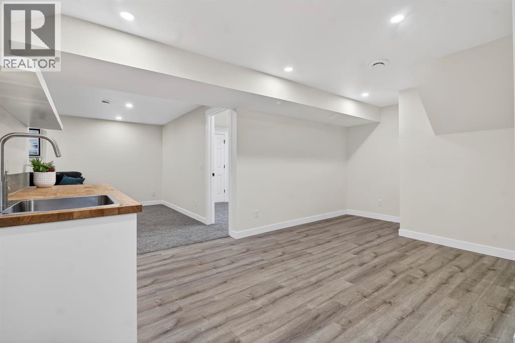 Single Family House Bungalow for Sale in  Lynnover Place SE Ogden Calgary 