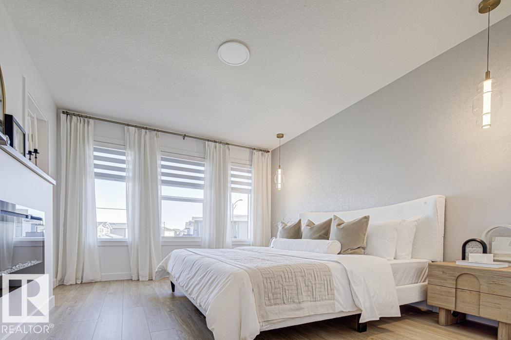 20707 43 AV NW, Edmonton