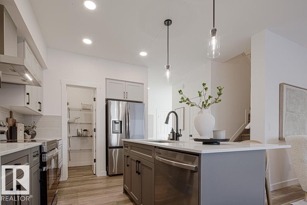 926 18 AV NW, Edmonton