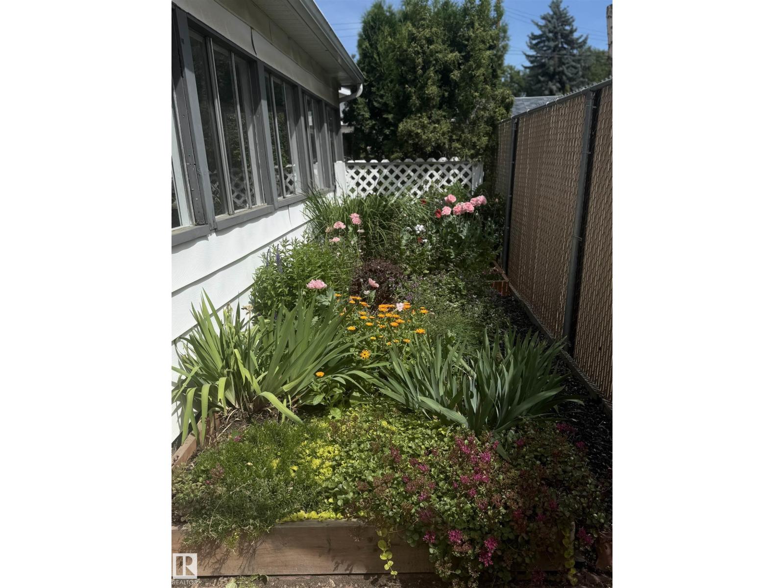 65 MISSION AV, St. Albert