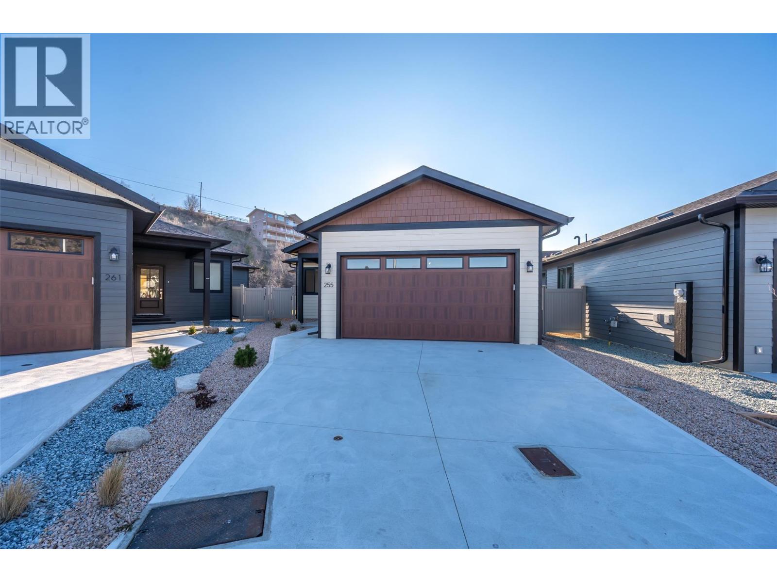 255 Bentgrass Avenue, Oliver