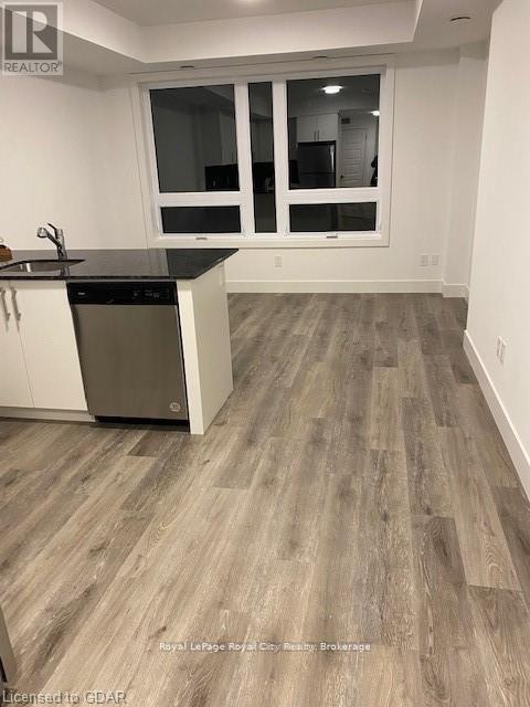 26 LOWES ROAD - Photo 4 of 15, Guelph (Clairfields/Hanlon Business Park), Ontario