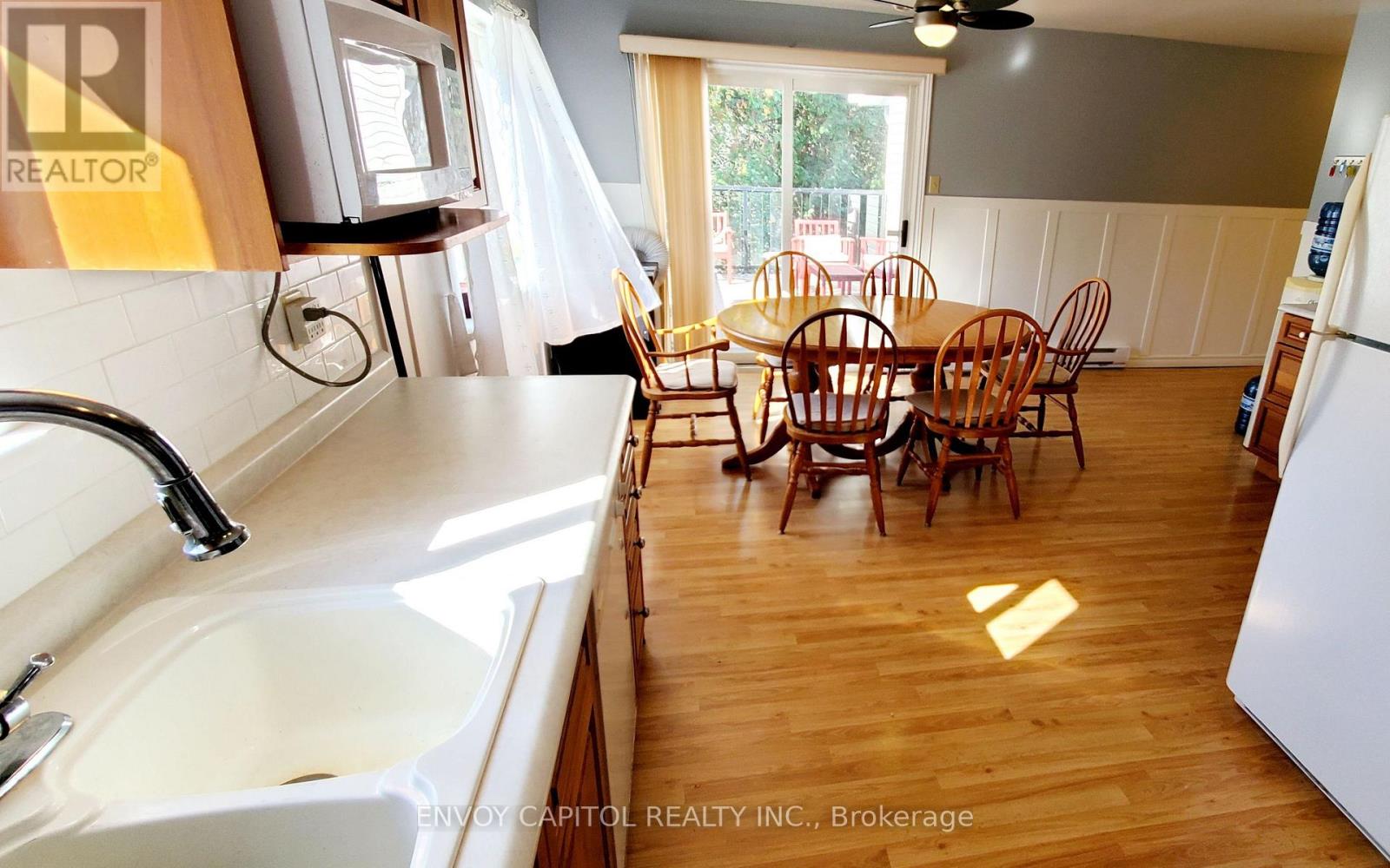 2303 Thurstonia photo 4