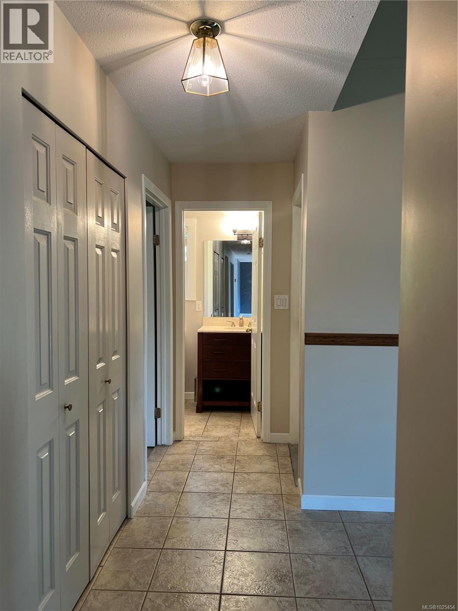 492 CEDAR Cres - 22