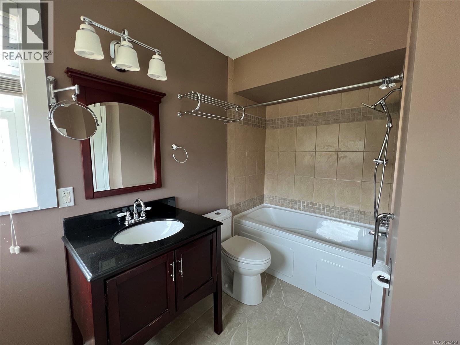 492 CEDAR Cres, Gold River