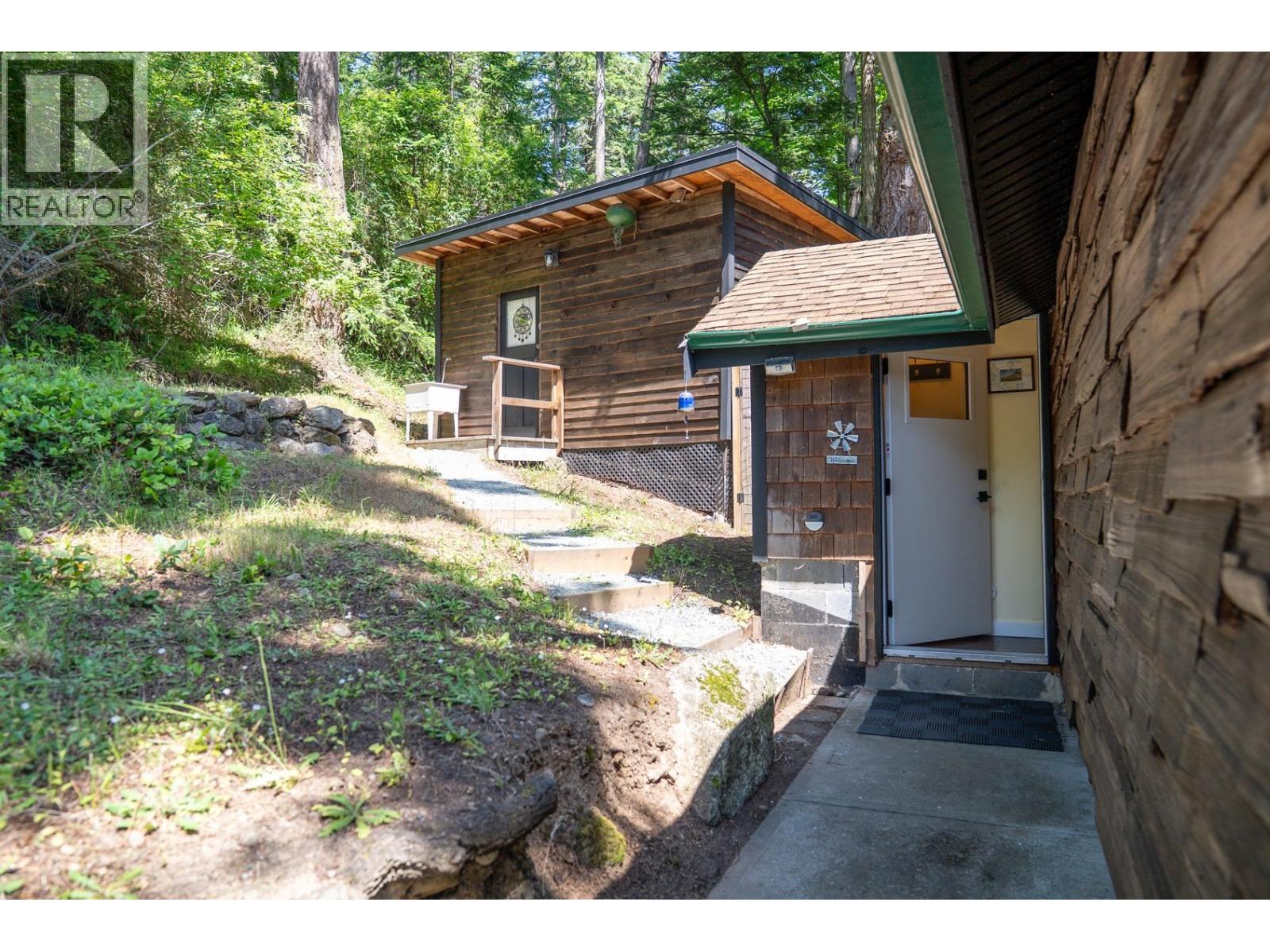 9907 GOWLLAND POINT ROAD, Pender Island