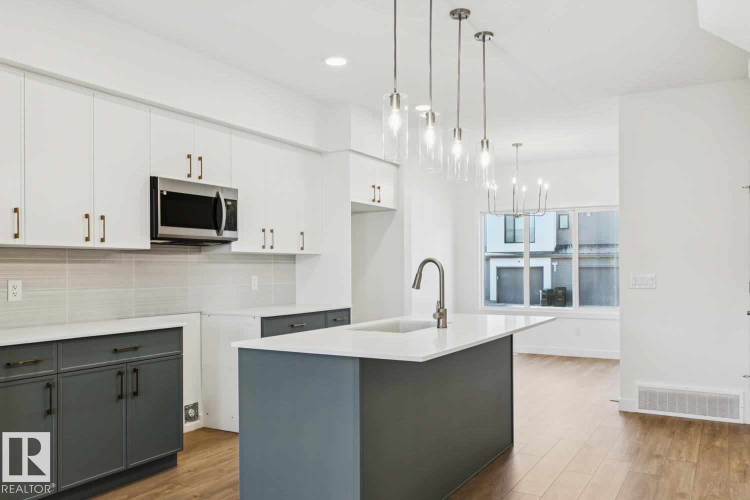 1048 14 AV NW, Edmonton