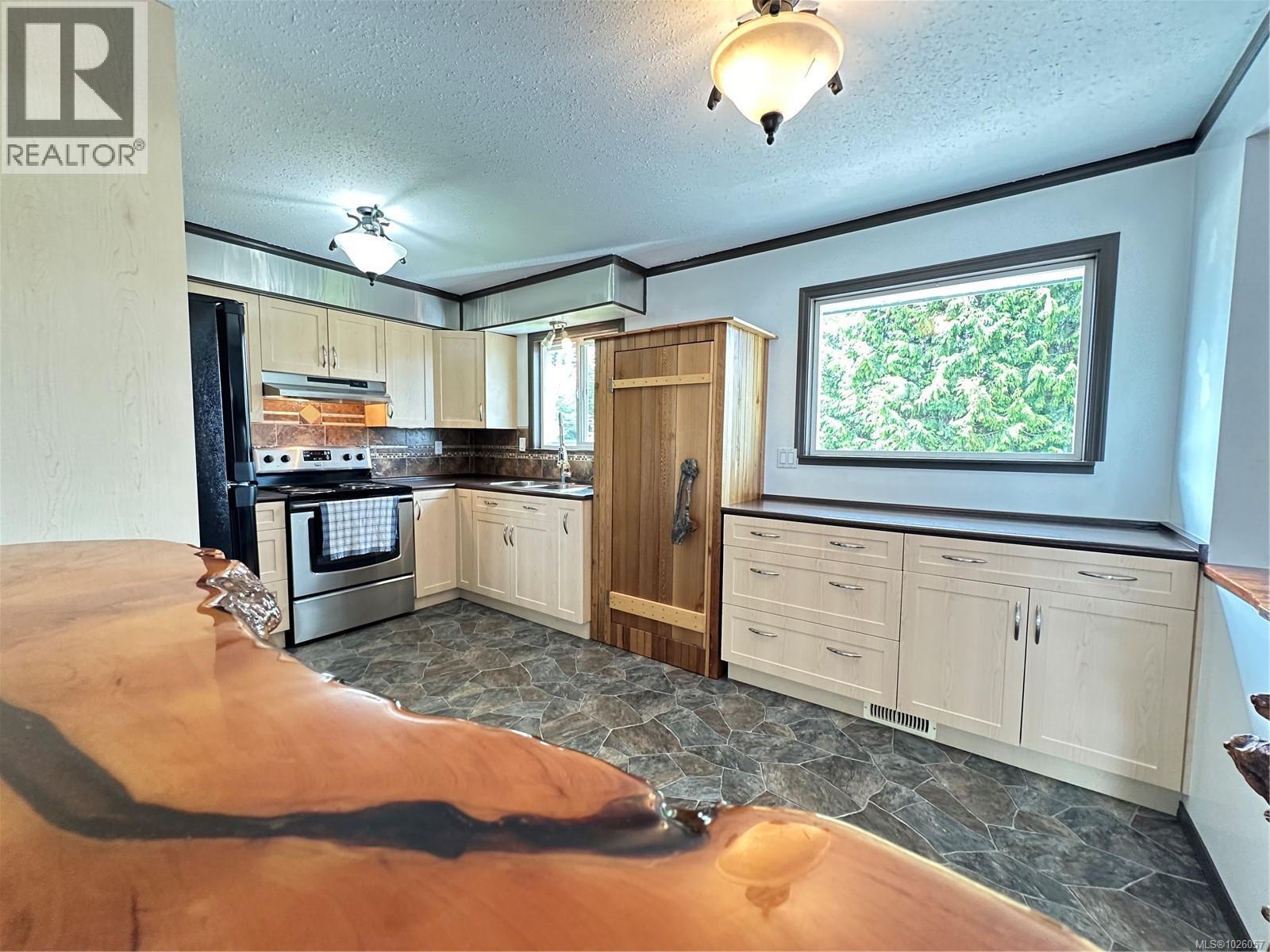 2365 Catala Pl, Port McNeill