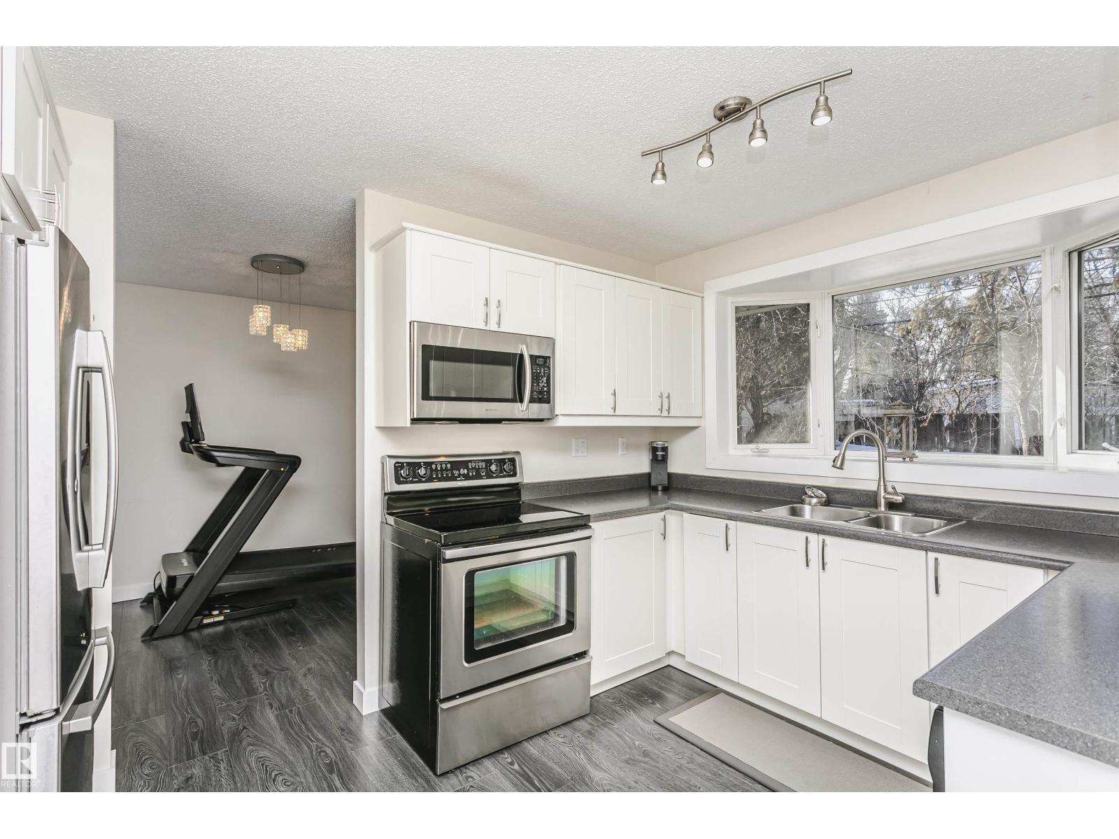 136 Garden RD, St. Albert