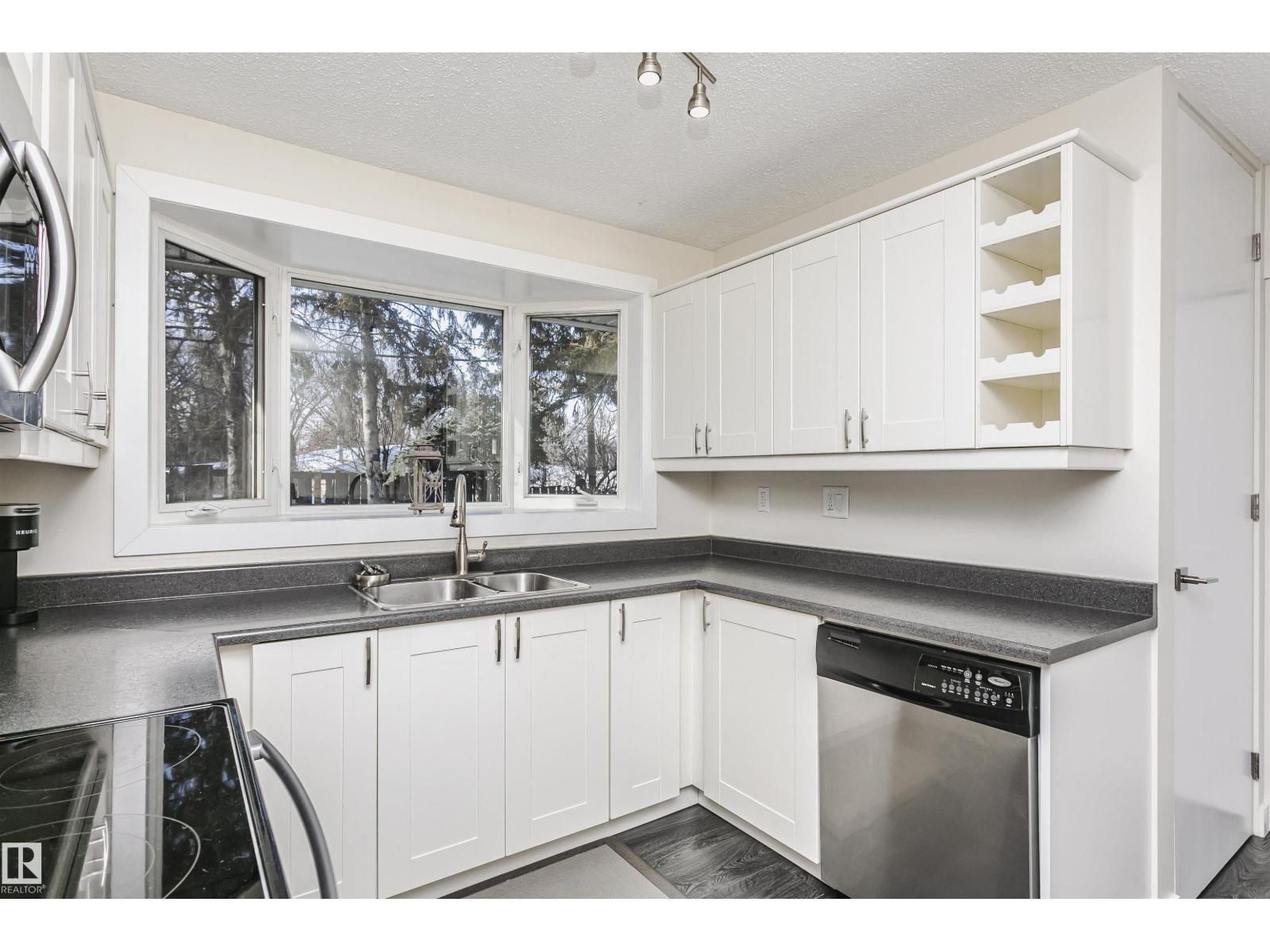 136 Garden RD, St. Albert