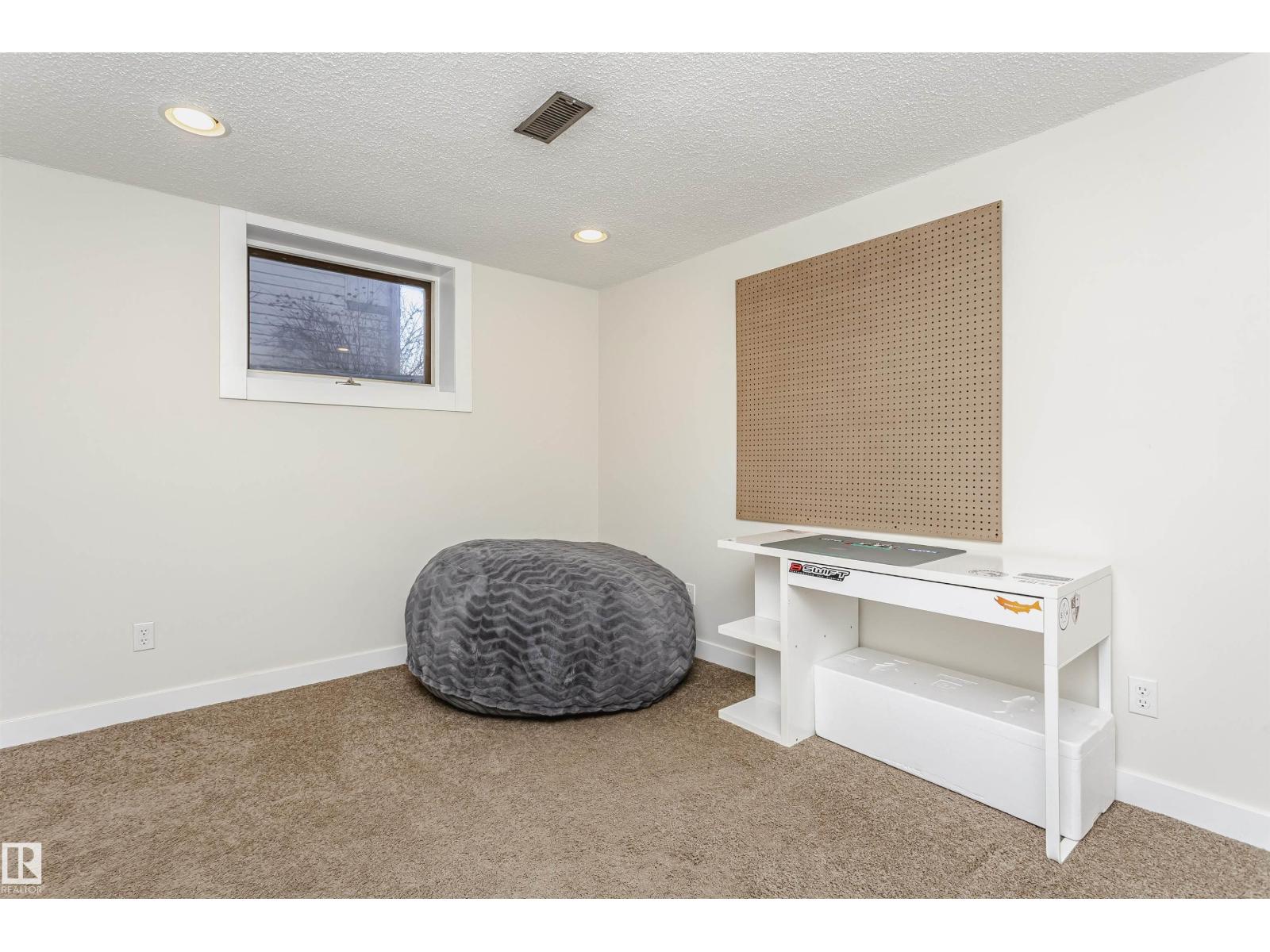 136 Garden RD, St. Albert