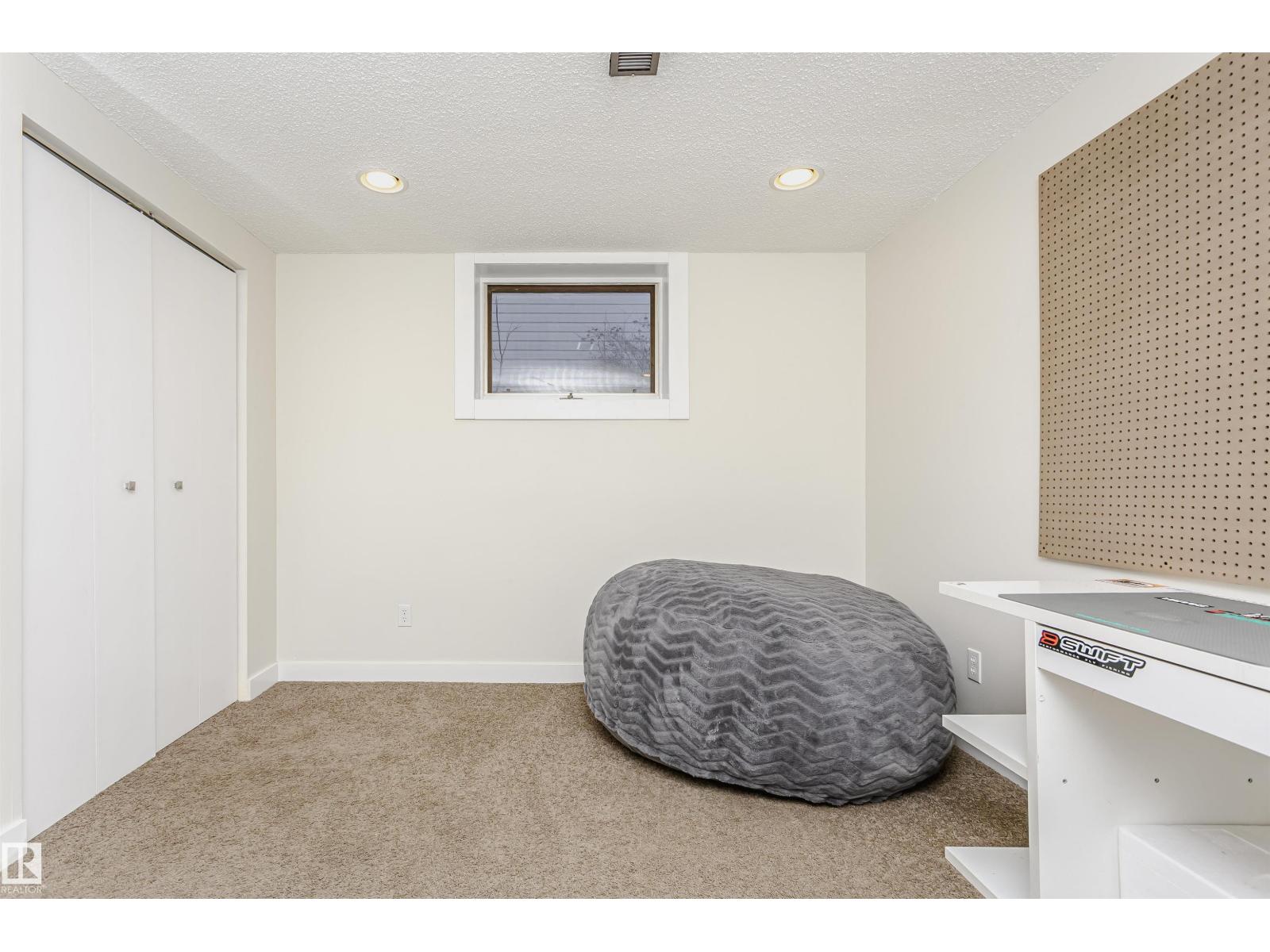 136 Garden RD, St. Albert