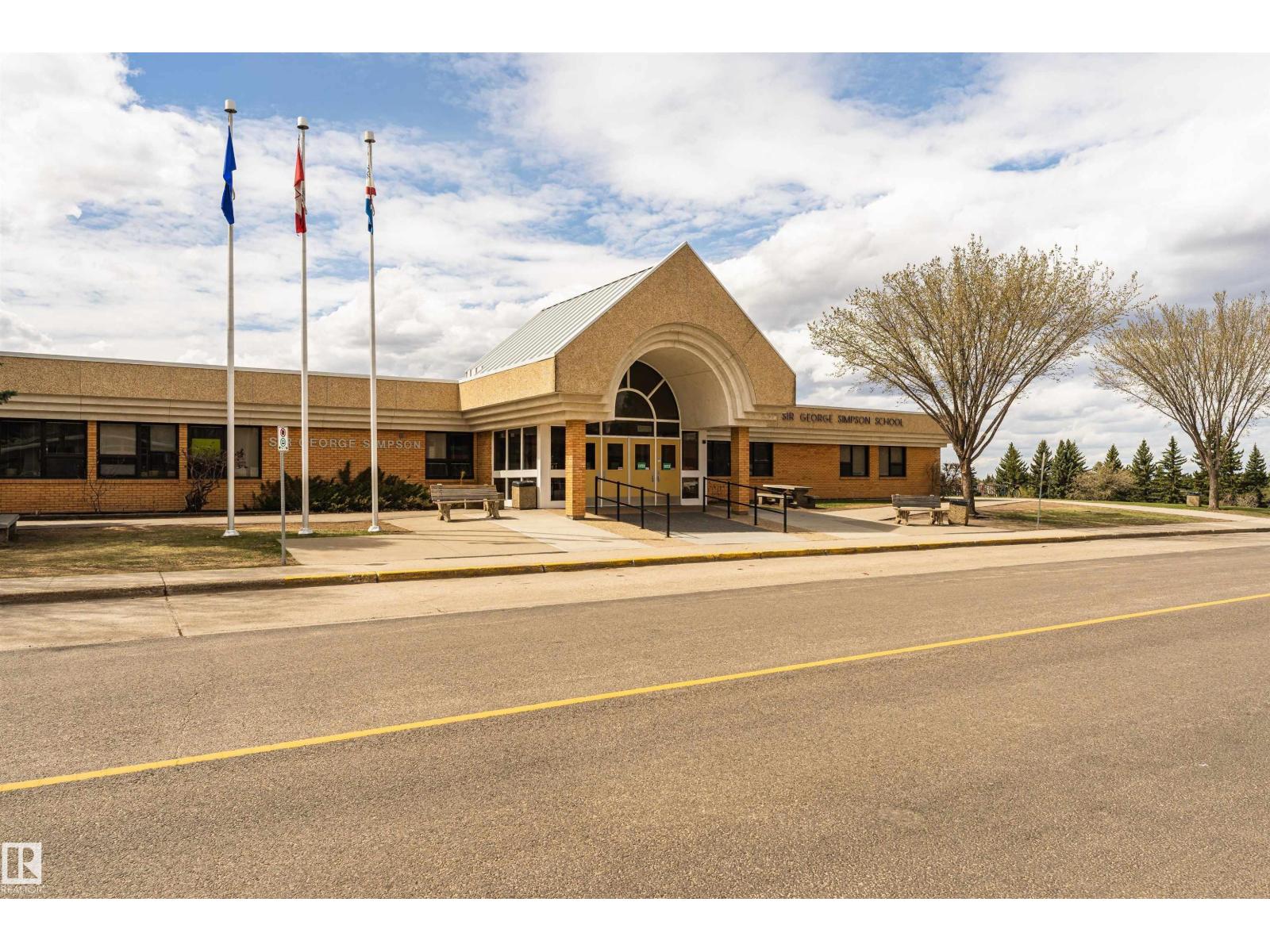 136 Garden RD, St. Albert