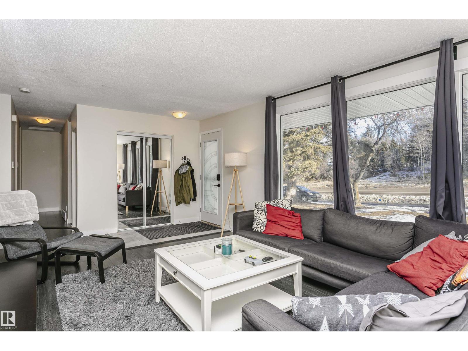 136 Garden RD, St. Albert