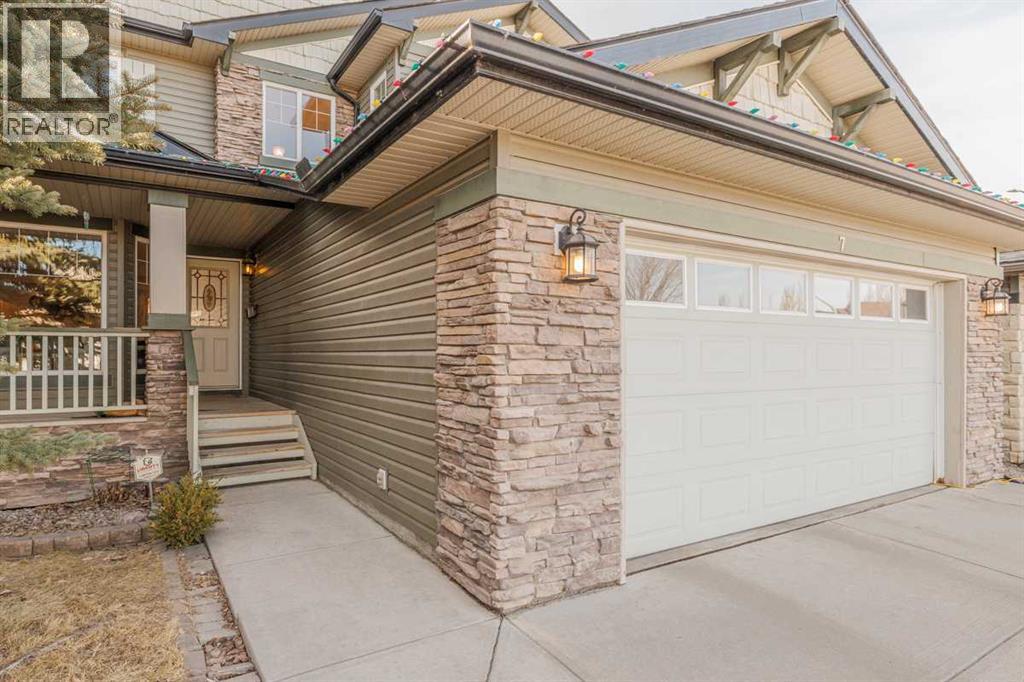 Single Family House for Sale in  Chapala Terrace SE Chaparral Calgary 