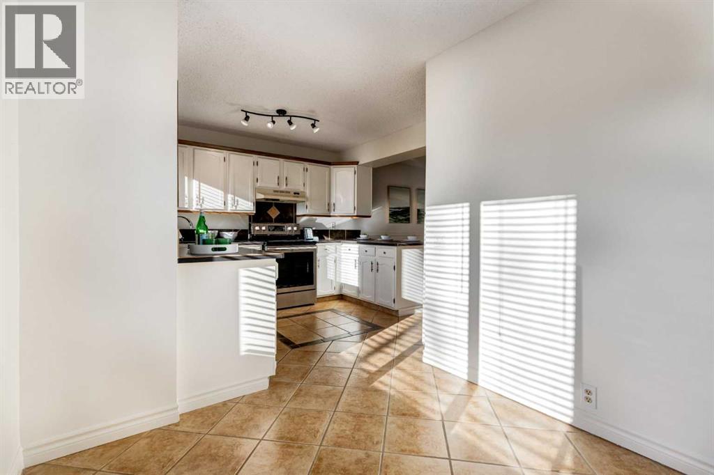 Single Family House 5 Level for Sale in  Point Drive NW Point McKay Calgary 