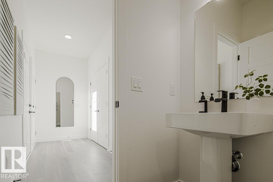 928 18 AV NW, Edmonton