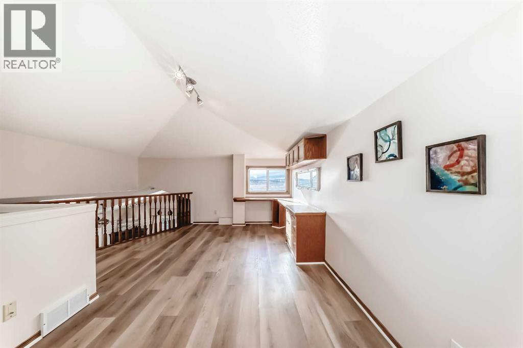 Single Family House Bungalow for Sale in  Somerglen Road SW Somerset Calgary 