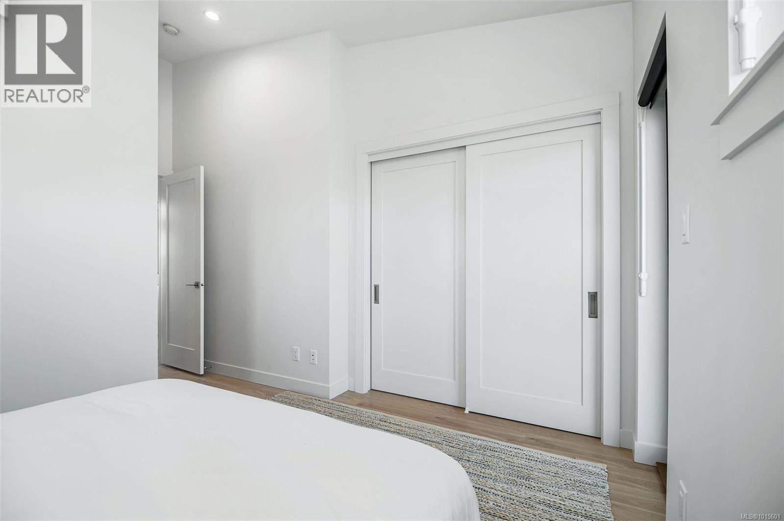 #12 9022 Clarkson Ave - 25