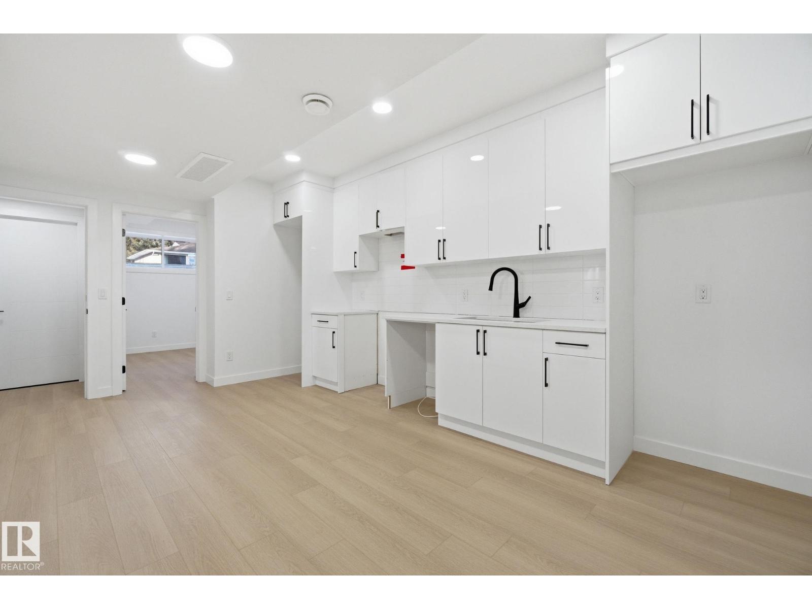 7953 79 AV NW, Edmonton