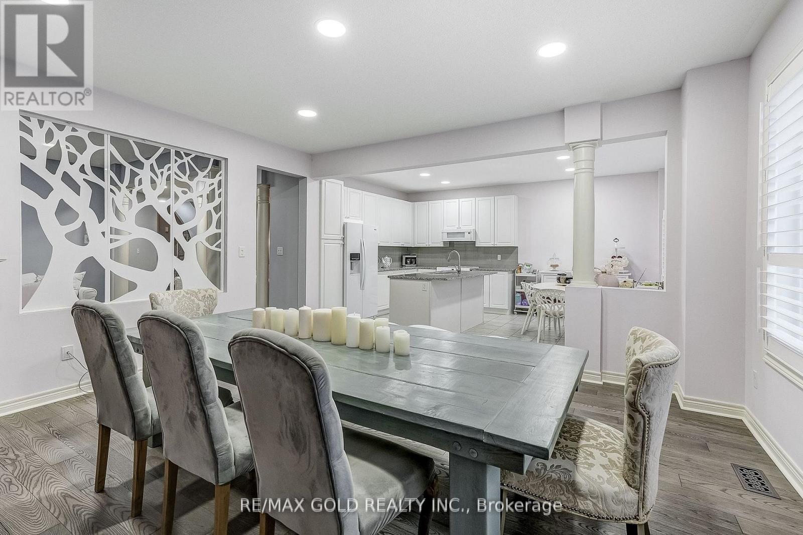 552 BESSBOROUGH DRIVE - 12