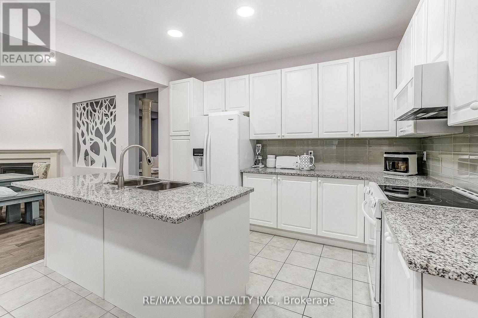 552 BESSBOROUGH DRIVE - 15